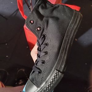 Converse youth size 2.5 new